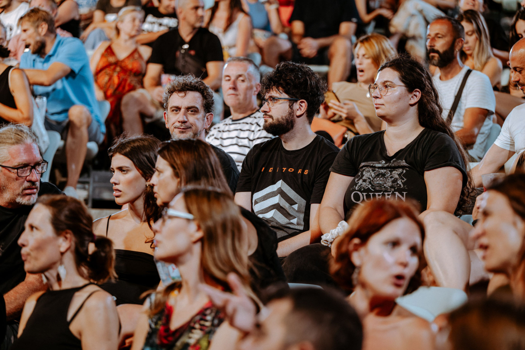 Editorsi održali fantastičan koncert u Šibeniku, nije ih omeo ni vjetar ni kiša