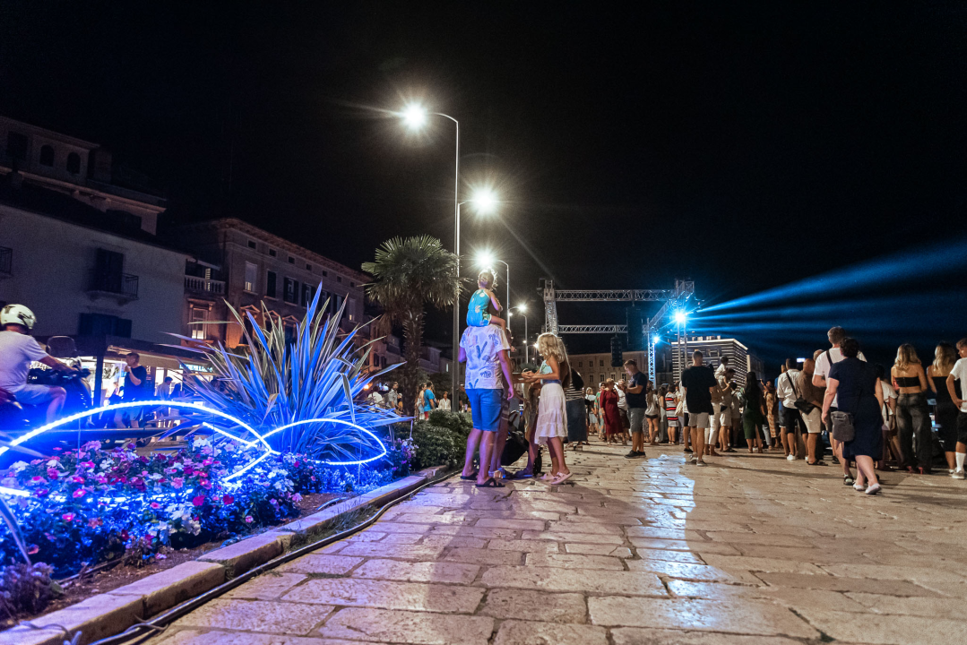 Uz Sjene, Big Band Šibenik i DJ-a obilježen dan kad je Šibenik dobio javnu rasvjetu na izmjeničnu struju