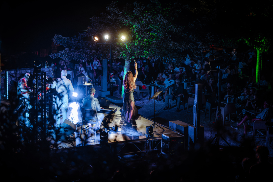 Black Coffee i Ana Uršula Najev na rasprodanom Baroneu: Spoj mladosti i iskustva