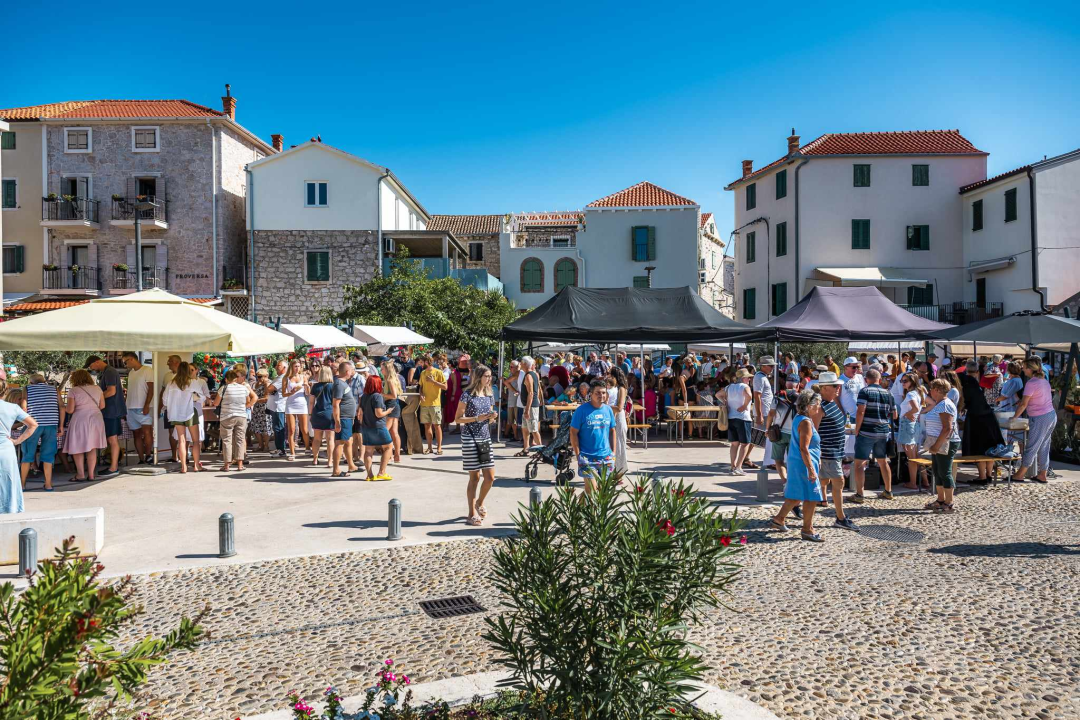 Sunčana subota bila je kao stvorena za marendu i đir po Betini 