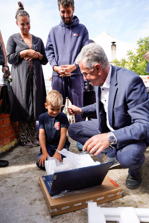 Odlučili ostati i djecu odgajati na Kapriju: Prvašić Val jedini učenik otočne škole