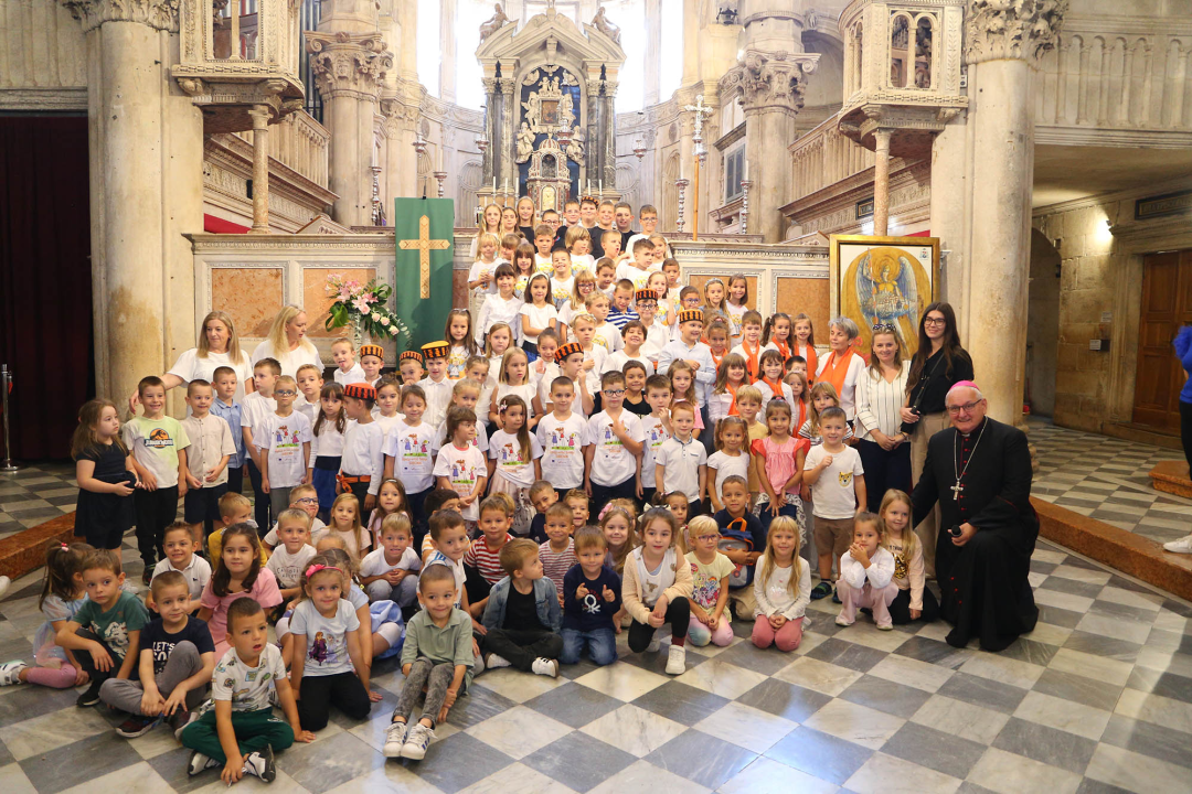 Ususret Danu Grada i Biskupije, djeca posjetila katedralu: Uručena priznanja za najbolje dječje radove