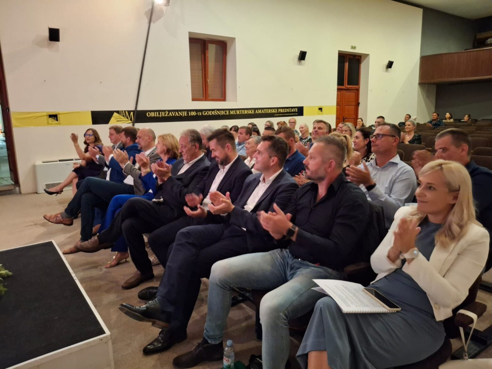 Mlada Ema Bašić dobitnica plakete Općine Murter-Kornati