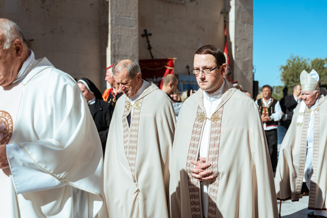 Povodom Dana Šibenika održana tradicionalna svečana procesija ulicama grada i sveta misa