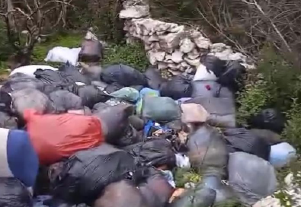 Općina Unešić postaje smetlište nemarnog mještanina: 'Ovo nije kućno smeće, već opasni otpad'