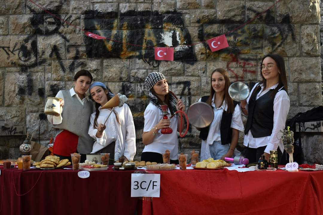 Veselo na Danima kruha u Gimnaziji: Dva učenika izrekli 'sudbonosno da' 