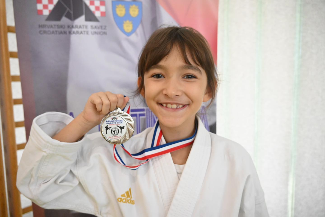 Karate klubu Okit Vodice pregršt medalja i ekipna titula na drugom kolu Dalmatinske lige