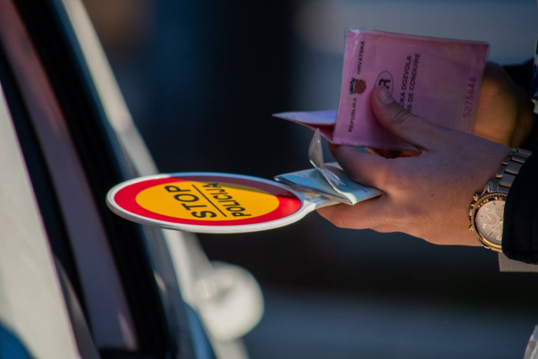Tijekom noći šibenska policija privela dva vozača. Jedan pijan, drugi bez dozvole