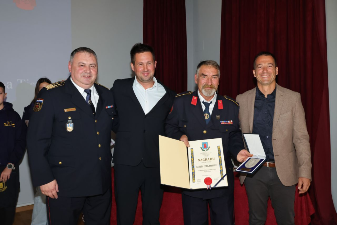 Održana svečana sjednica Općine Tisno, zaslužnim pojedincima uručene nagrade