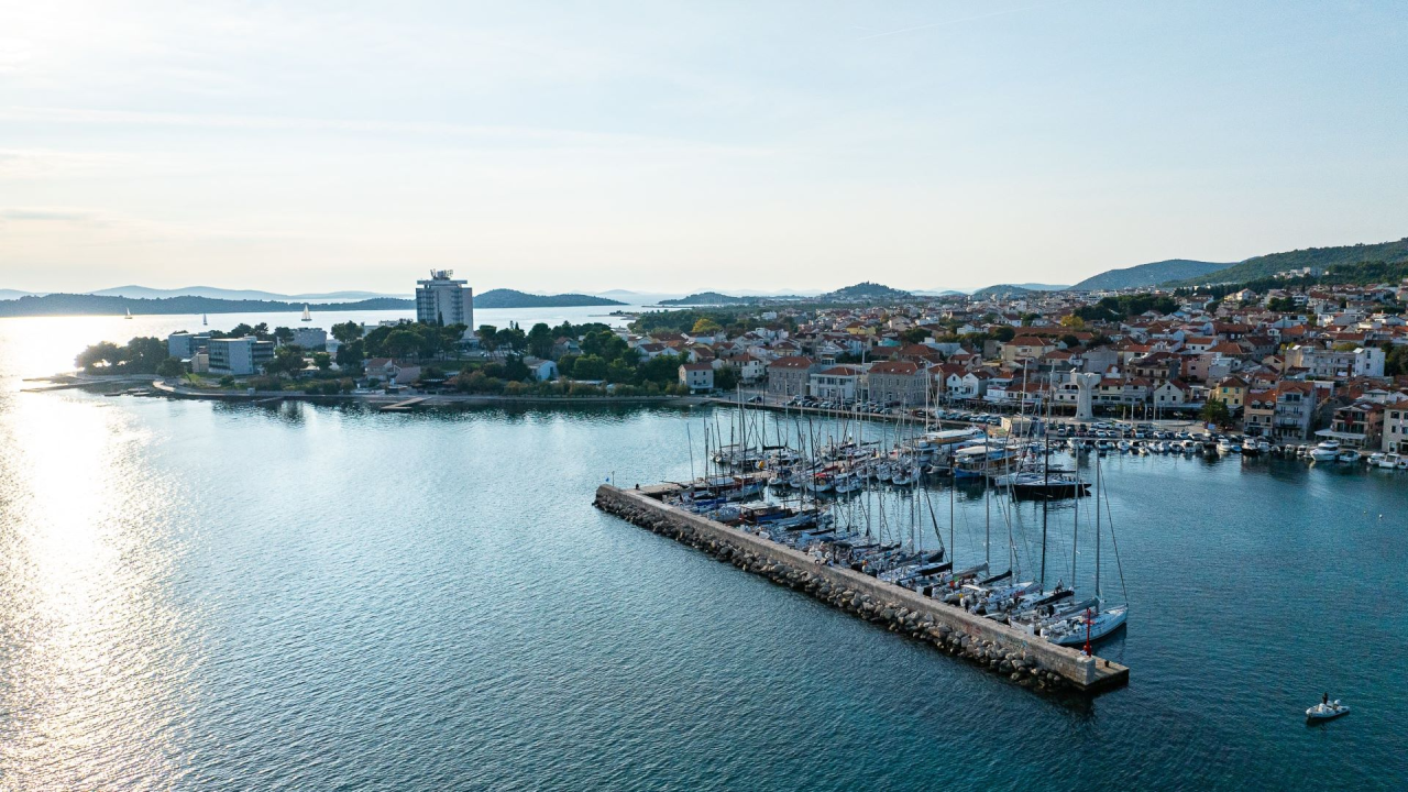 Regata u Vodicama okupila 100 jedrilica i gotovo tisuću jedriličara