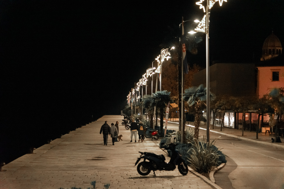 Šibenik je spreman za Adventuru: Pogledajte večernje kadrove koji bude božićni duh