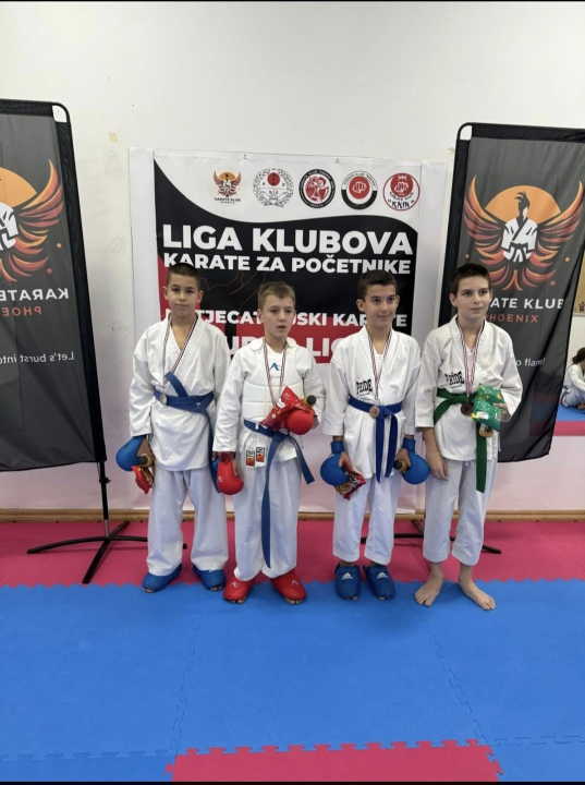 Policijski pas Tigar unio je veselje među mlade karataše u Murteru