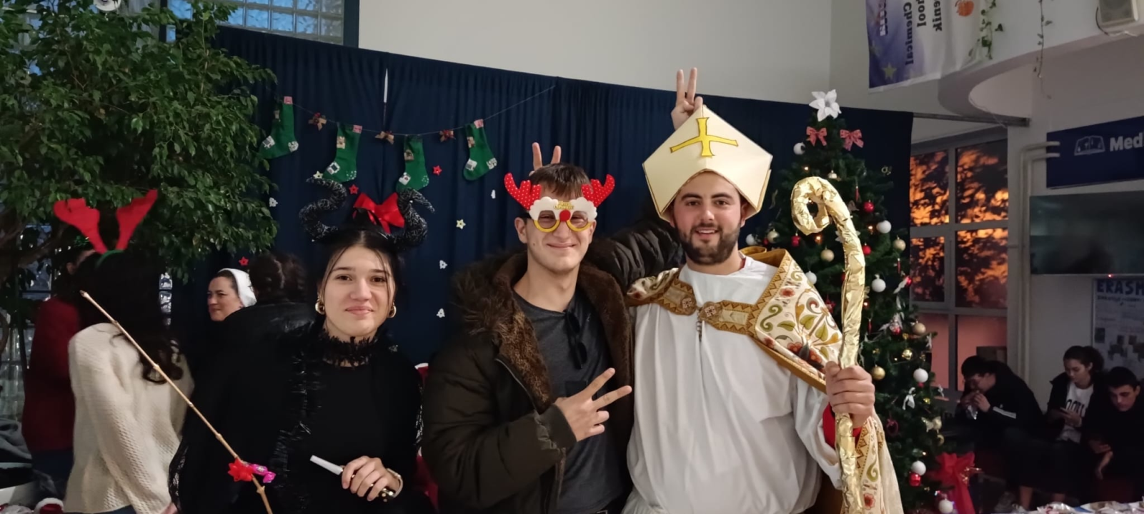 Sveti Nikola i Krampus posjetili učenike i djelatnike Medicinske škole