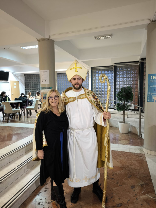 Sveti Nikola i Krampus posjetili učenike i djelatnike Medicinske škole