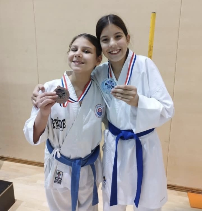 Karataši Osvita uzeli 13 medalja na turniru Dalmatinske lige i šest naslova ukupnih pobjednika natjecanja