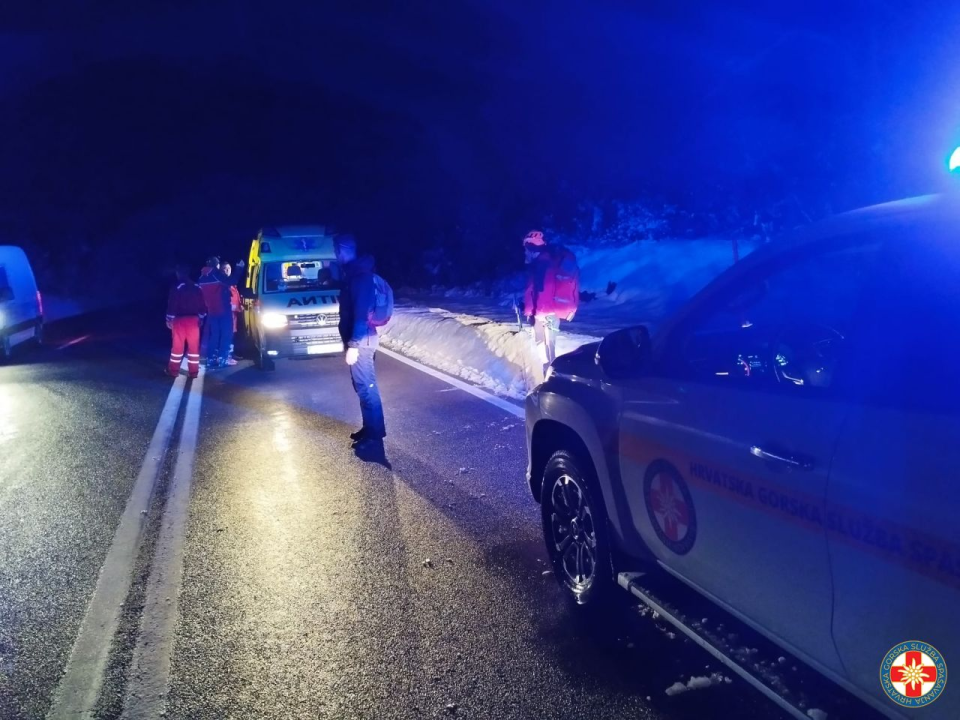 HGSS-ovci iz Knina spasili dvojicu pastira iz dubokog snijega