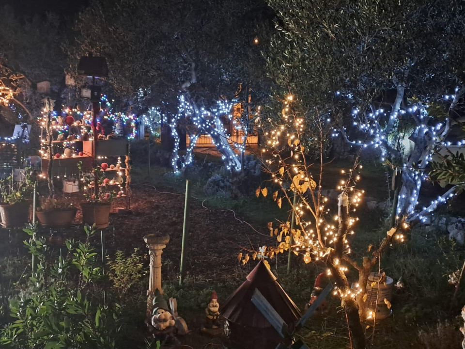 Božićni vrt obitelji Vlahov oduševljava: Blista s 27 tisuća lampica