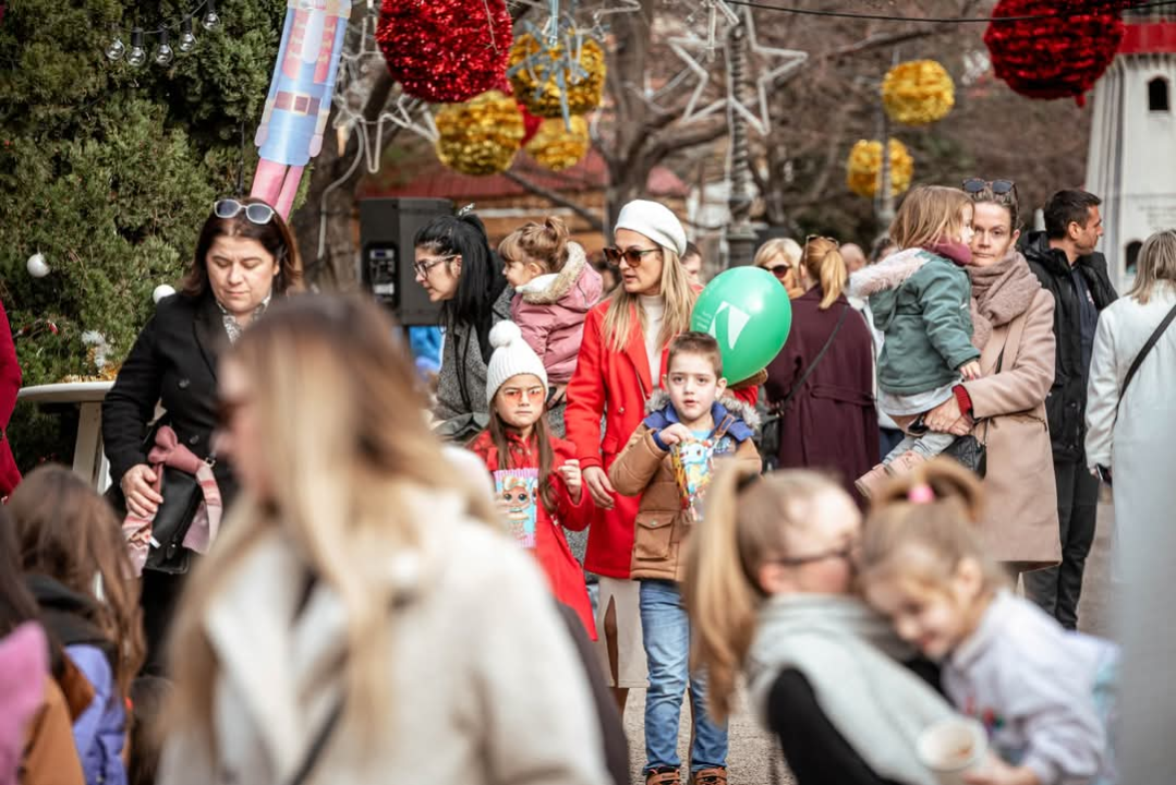 Top Show Band Cabaret zagrijava Šibenčane u parku