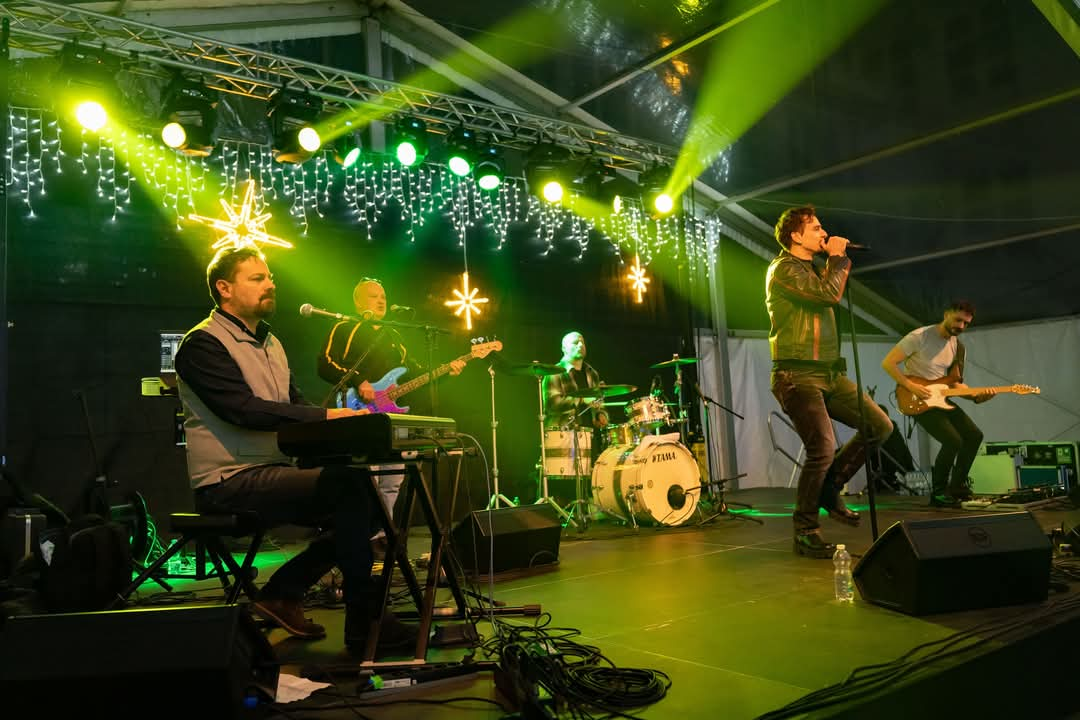 Krcato u šatoru: Adi Šoše oduševio Kninjane na Kraljevskom adventu