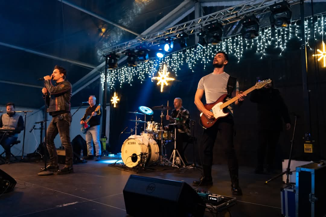 Krcato u šatoru: Adi Šoše oduševio Kninjane na Kraljevskom adventu