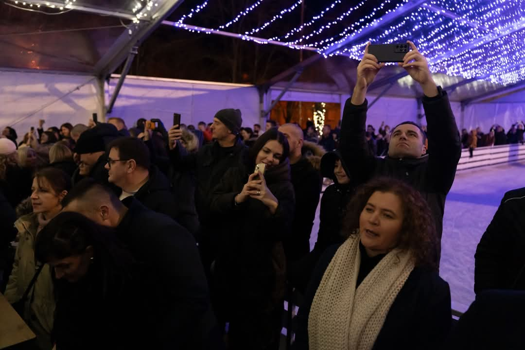 Krcato u šatoru: Adi Šoše oduševio Kninjane na Kraljevskom adventu