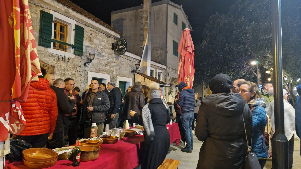 U režiji Vodiških piketaša održana noćna lagana planinarska šetnja po brdima