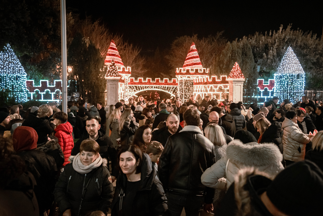 Prekrasan prizor: Lampioni dobrih želja pušteni s Poljane