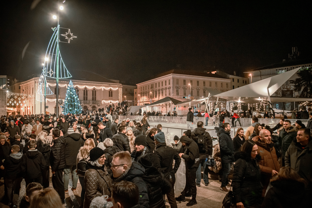 Prekrasan prizor: Lampioni dobrih želja pušteni s Poljane