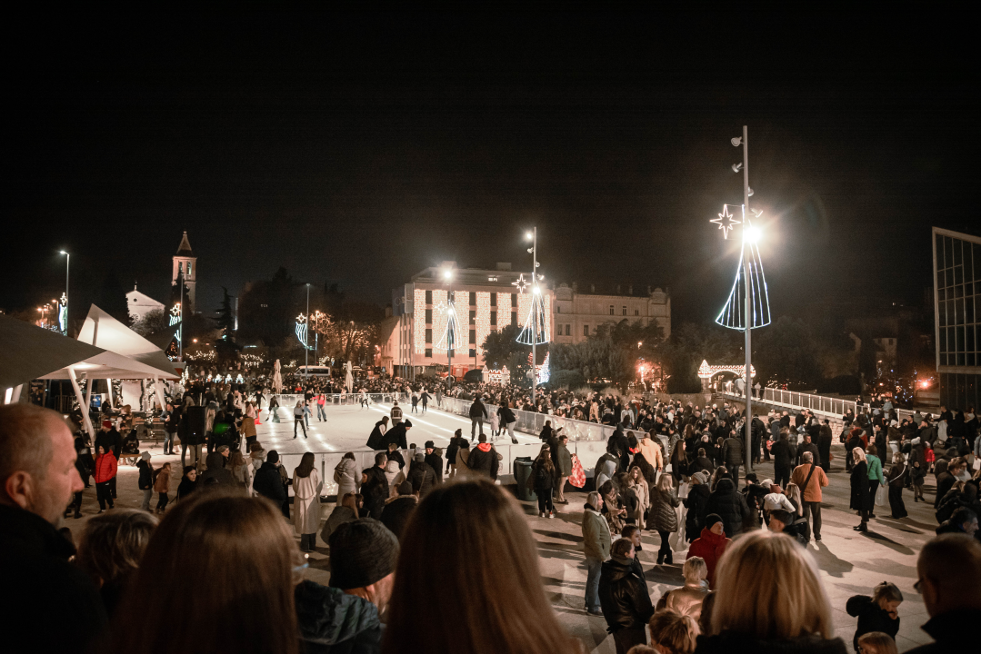 Prekrasan prizor: Lampioni dobrih želja pušteni s Poljane