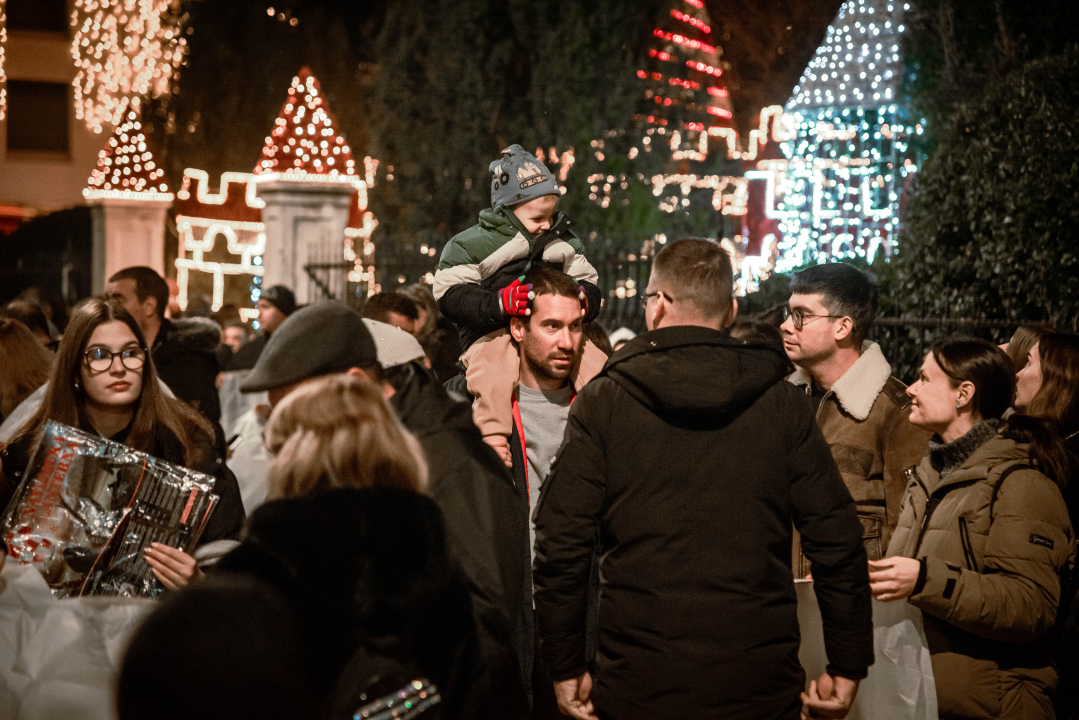 Prekrasan prizor: Lampioni dobrih želja pušteni s Poljane