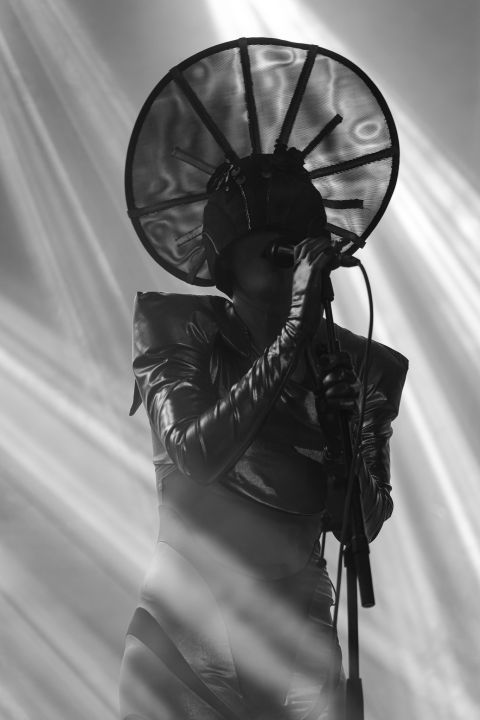 Maskirani Nipplepeople rasplesali sinoć Šibenačane u parku