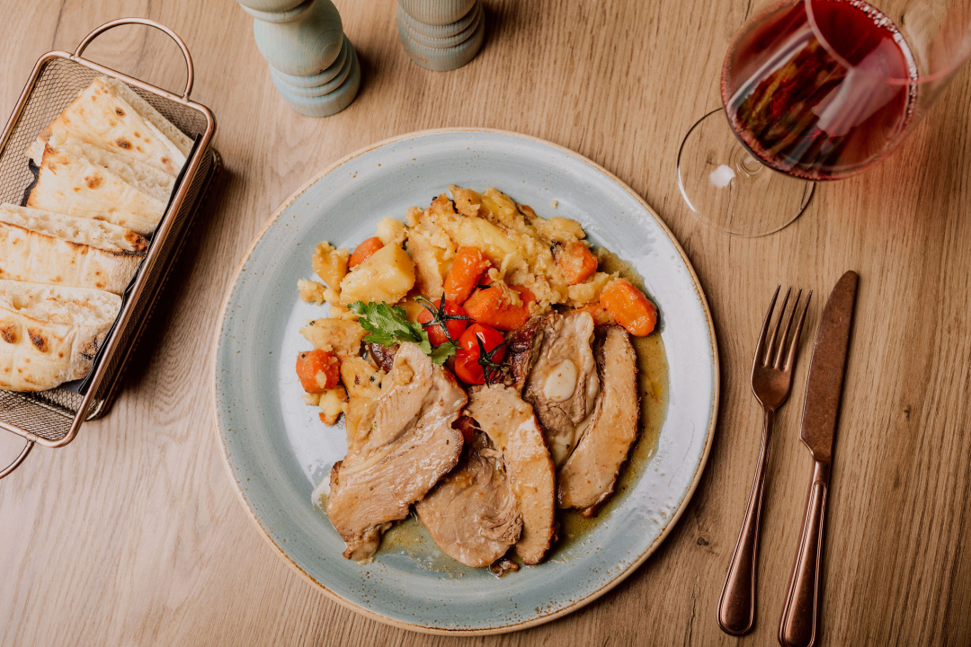 Foto Bistro Kod Starog: Savršen bijeg od zime u ugodnom ambijentu