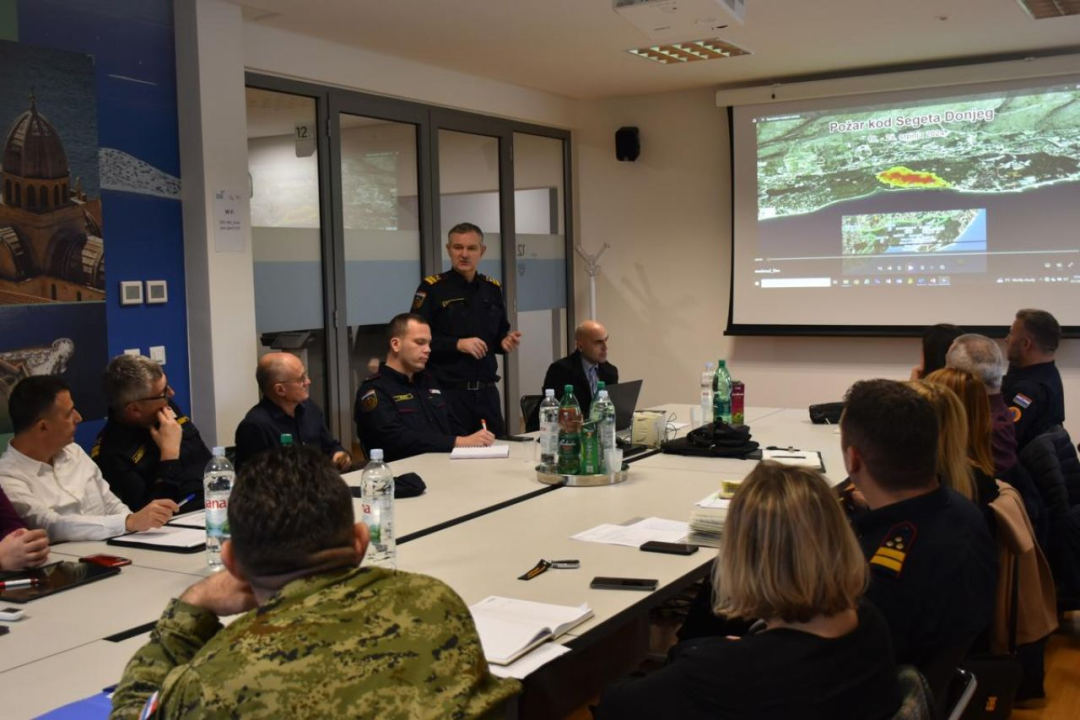 Hrvatska vatrogasna zajednica sastala se u Šibeniku: ‘Područje Šibensko-kninske županije jedno je od najugroženijih u državi’