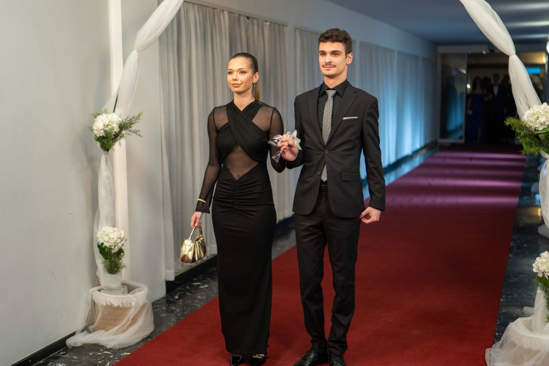 FOTOGALERIJA Zavirite na spektakularni Maturalni ples Ekonomske škole (1)