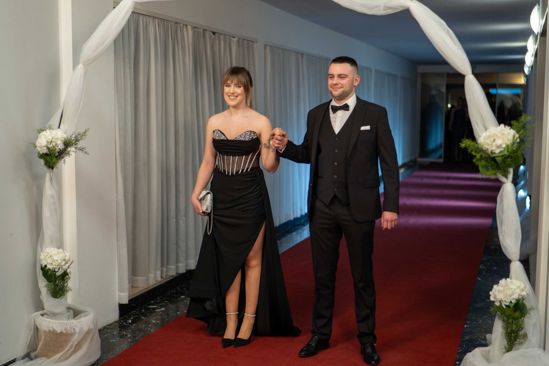 FOTOGALERIJA Zavirite na spektakularni Maturalni ples Ekonomske škole (1)