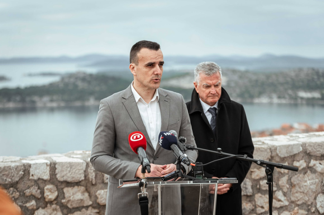 FOTOGALERIJA Paško Rakić i službeno kandidat HDZ-a za župana, a ima i slogan: 'Vrime je da i županija uspije'