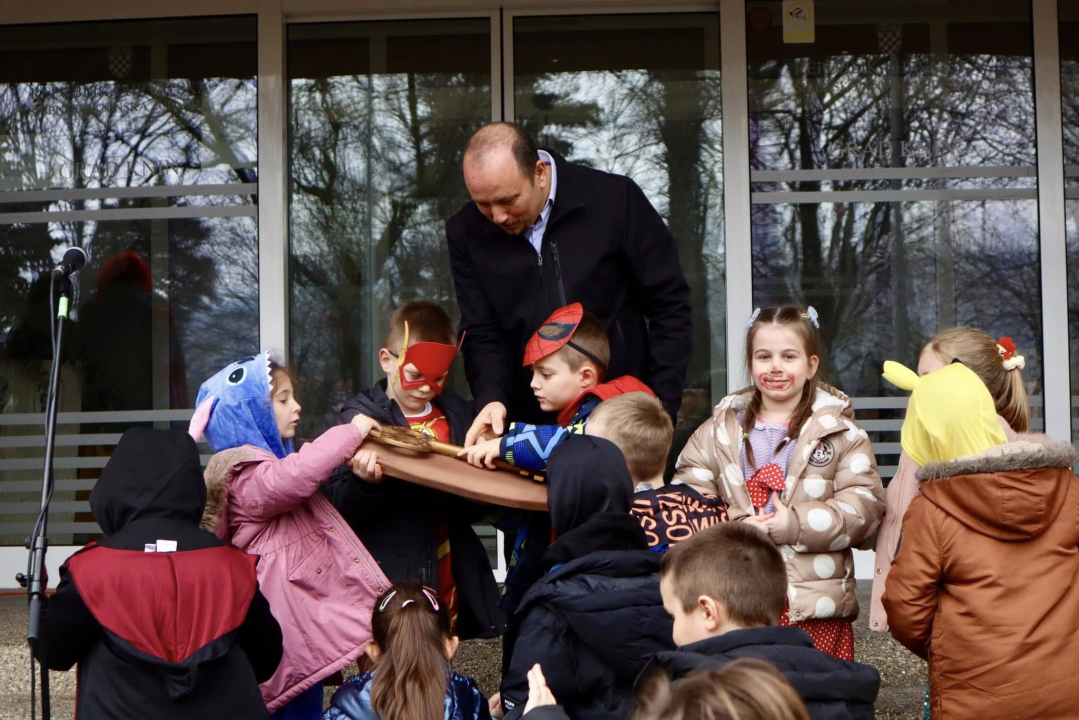Kninske maškare preuzele ključeve grada 