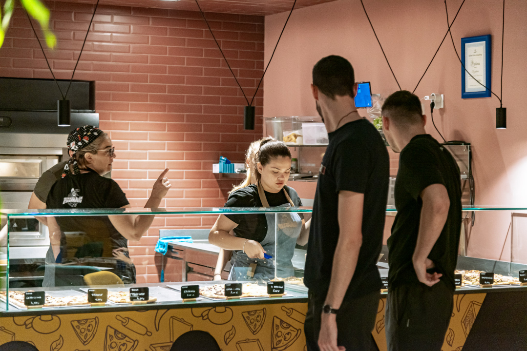 FOTO Besplatna kava i vrhunska zabava u Pizzaholicu!