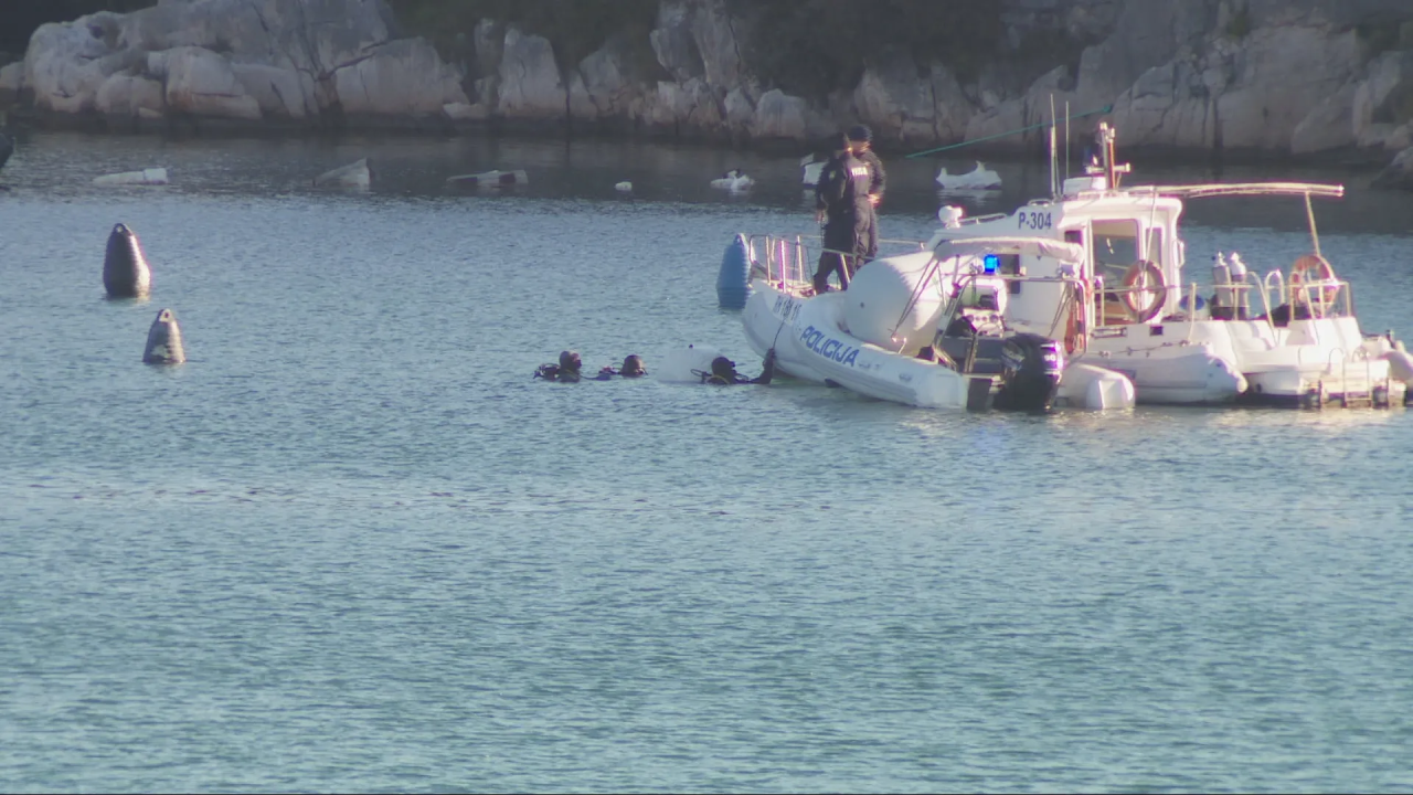 Policijski ronioci kod Batižela iz mora izvlače dvije avionske bombe