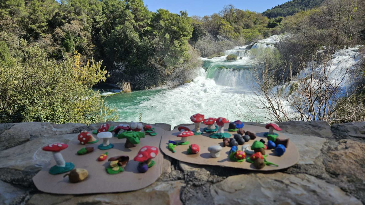  Šibenski prvašići na Skradinskom buku obilježili Svjetski dan šuma