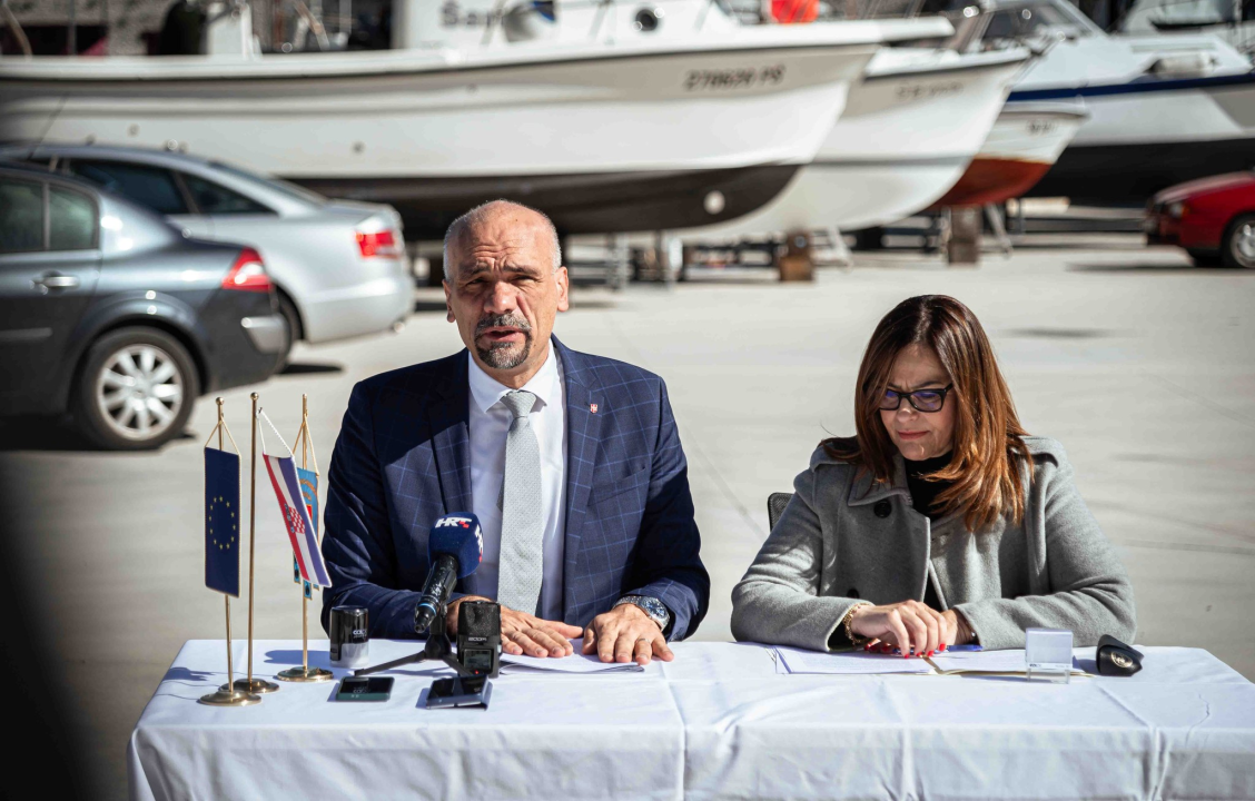 Župan Jelić i Jadranka Fržop potpisali ugovor o financiranju projekata: ‘Lučka infrastrukira nam je od iznimnog značaja’