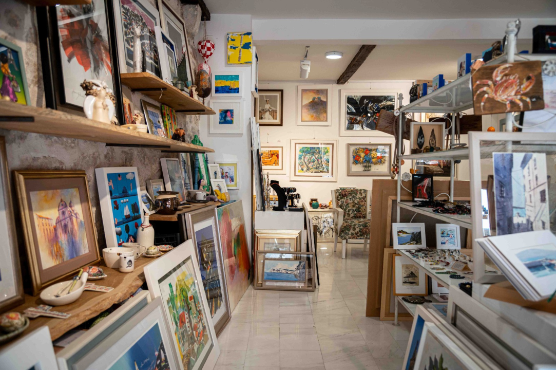 FOTO Proljeće u Galeriji Juraj Dalmatinac: Unikatna umjetnička djela, popusti i modni noviteti!