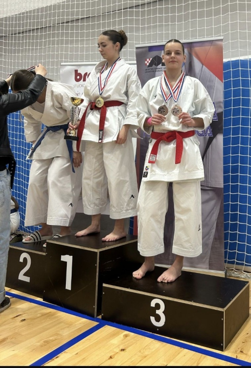 FOTO: Karataši Osvita osvojili u Makarskoj 13 medalja, od toga tri zlata