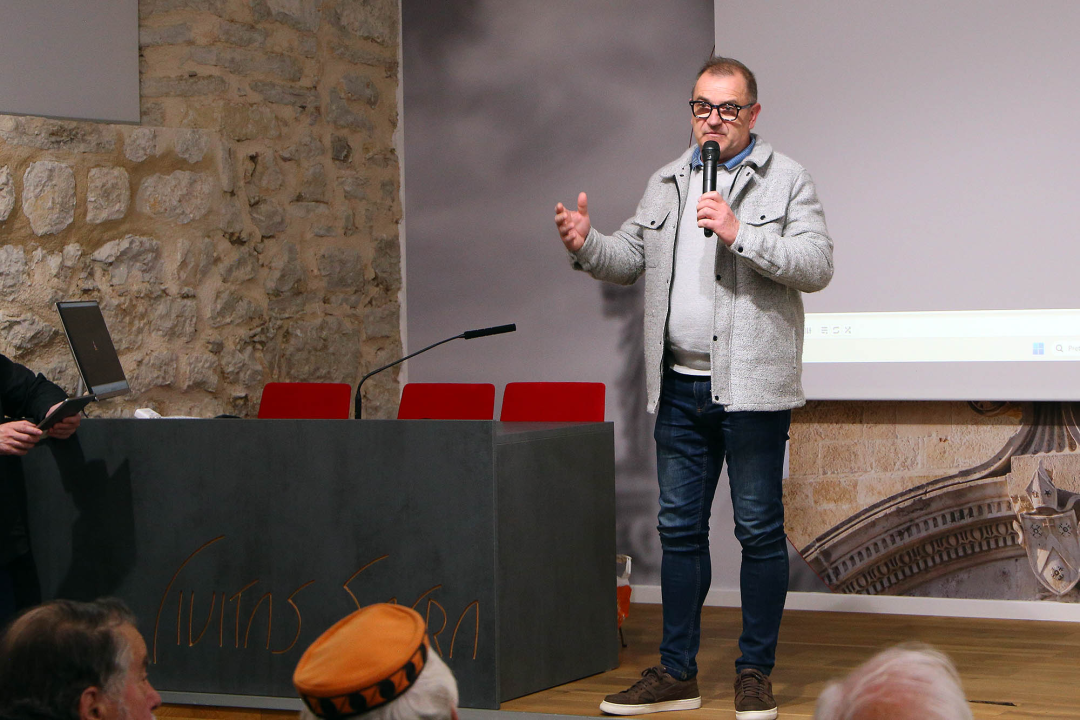 Šibenska publika ispunila dvoranu na premijeri filma o biskupu Srećku Badurini