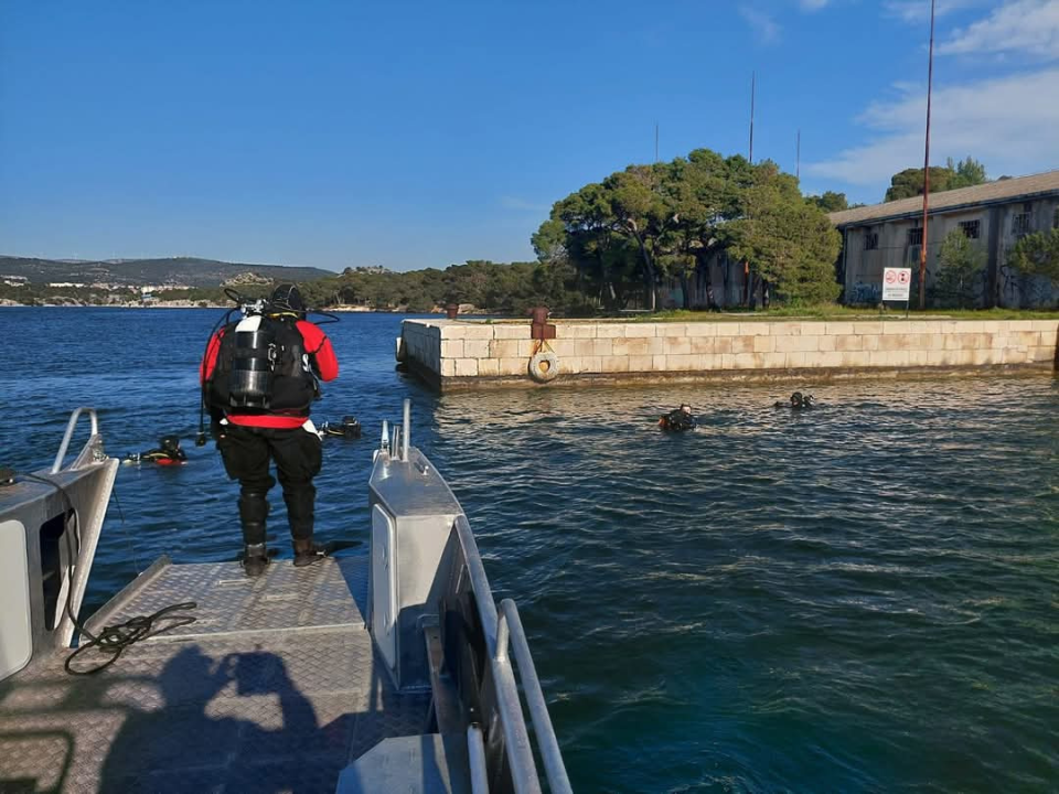 Eko patrola u Šibeniku: Kongres zaključili čišćenjem podmorja u uvali Minerska