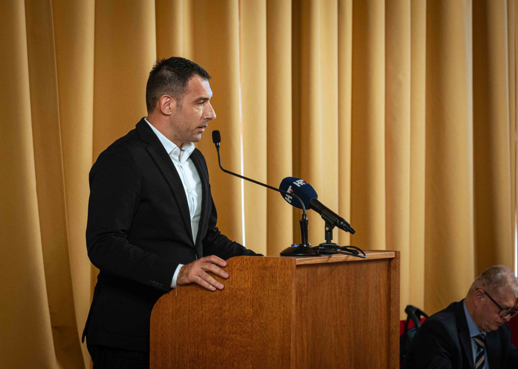 FOTO Misterij, drhtanje glasa, psihijatri: ‘Ugovor o energani na Bikarcu može se dobiti i kod malog Željka’