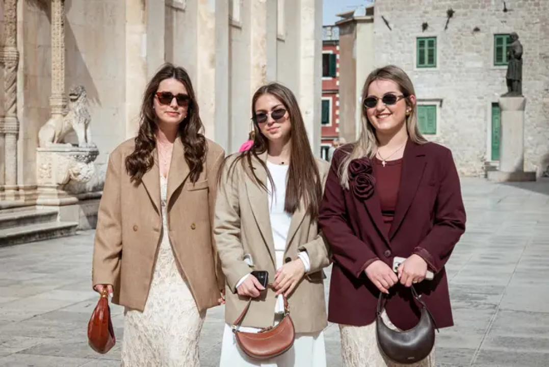 FOTO: Šibenčanke biraju klasiku: Neutralne boje i modni dodaci vladali ulicama 