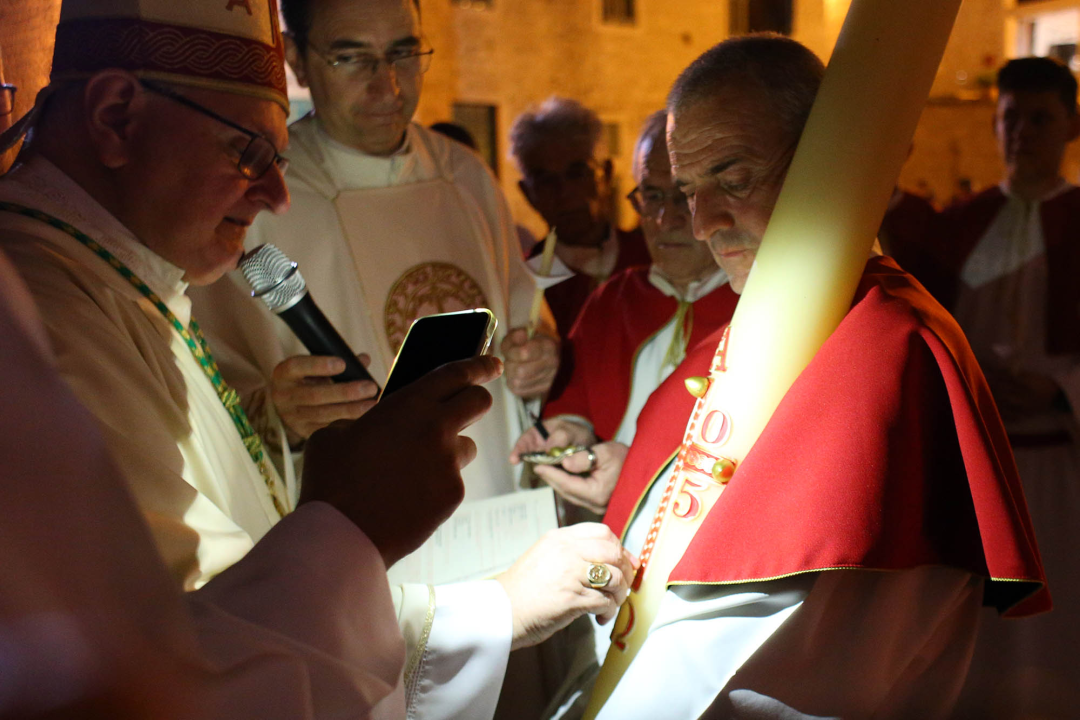 Biskup Rogić predvodio vazmeno bdijenje u katedrali