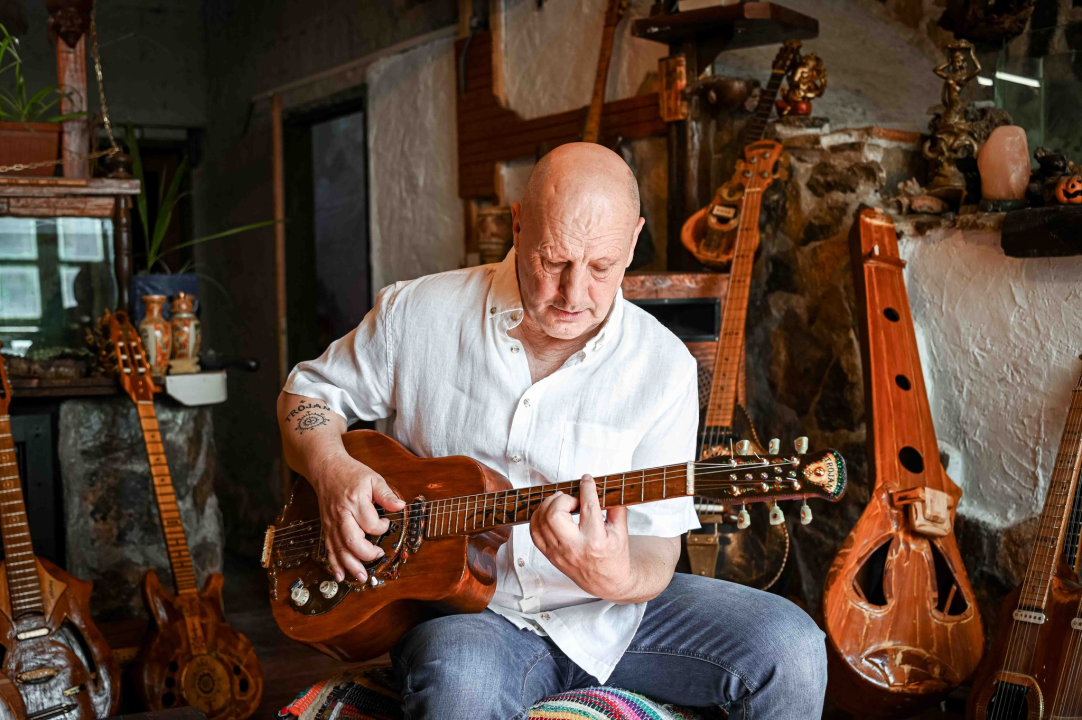 Srđan Trojan šibenski je električar i majstor izrade gitara: 'Radim instrumente za sebe, za svoju dušu i za prijatelje'