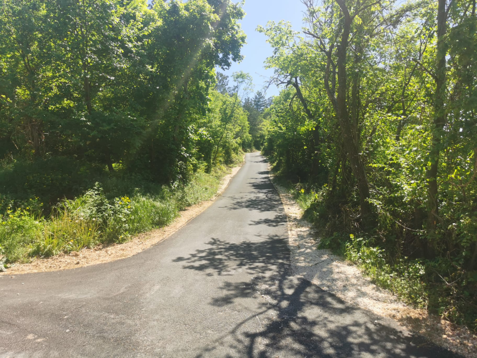 Gradu Kninu odobrena sredstava za asfaltiranje cesta u Golubiću i Strmici